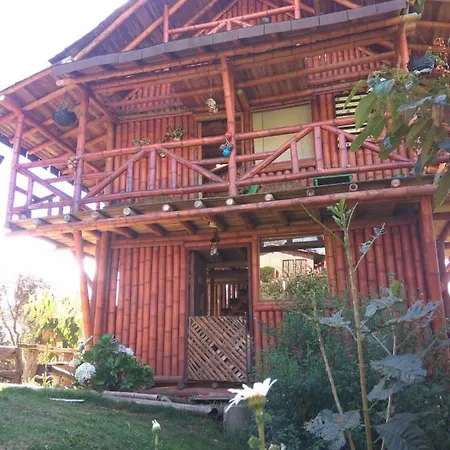 Villa Celina: La Cabanita De Guadua Santa Elena  Exterior photo