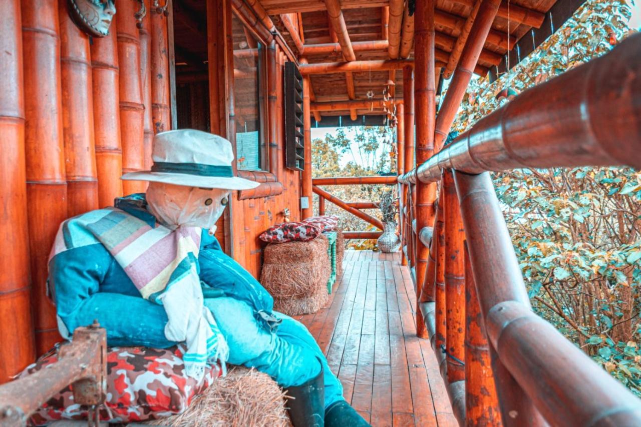 Celina: La Cabañita De Guadua Chalet
